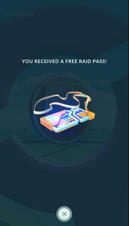 Pokémon GO公式サイト「Raid Battles and New Gym Features are Coming!」記事より、無料レイドパスを受け取った直後の「YOU RECEIVED A FREE RAID PASS!」画面